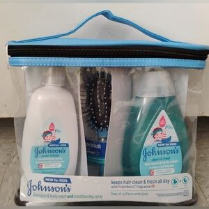 Johnsons Kids Shampoo And Conditioner Spray With Brush Gift Set Zipper Bag